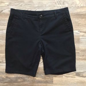 Liz Claiborne Black Mid Rise Twill Chino Shorts 12P